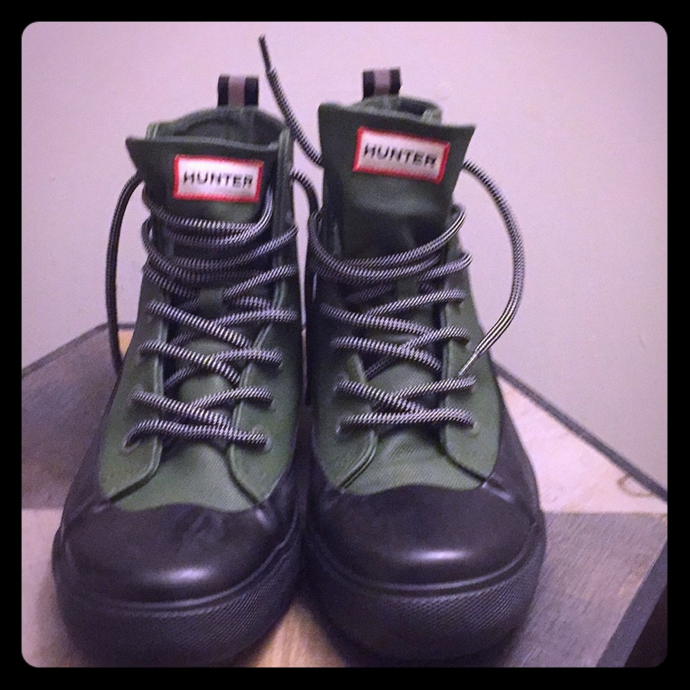Size 9 Women (Men 7) Hunter (Target)  sneakers